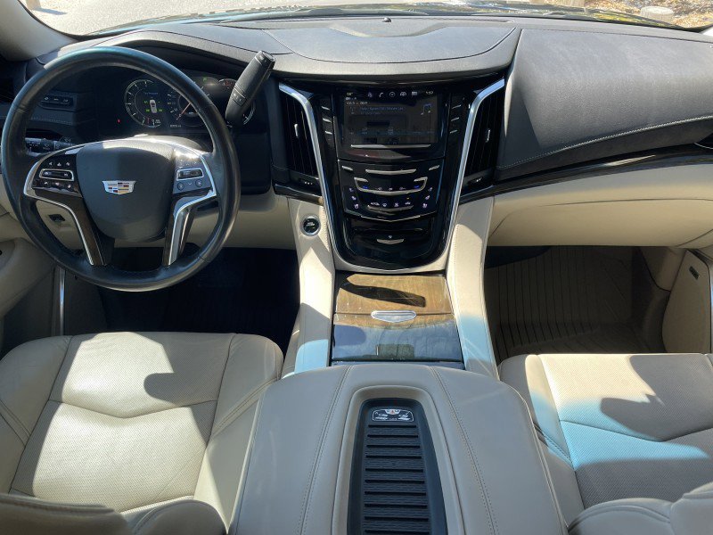 Used 2020 Cadillac Escalade Premium Luxury image 14
