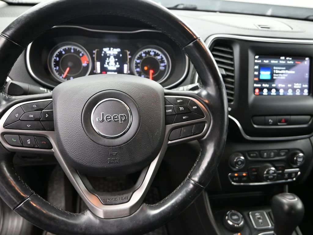 Used 2020 Jeep Cherokee Latitude Plus w/ Comfort/Convenience Group image 19