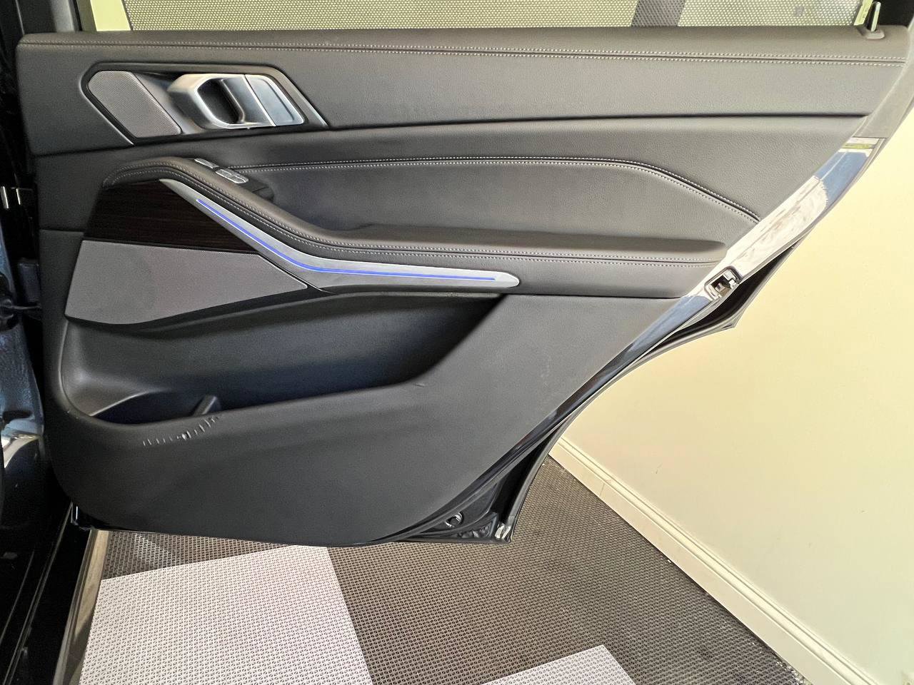 Used 2020 BMW X7 M50i w/ Executive Package image 14