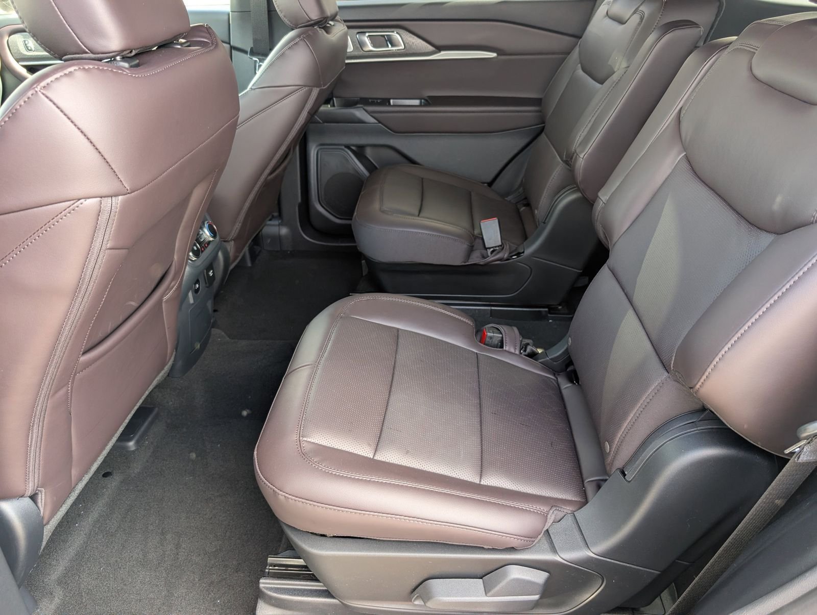 New 2026 Ford Explorer Platinum RWD image 29