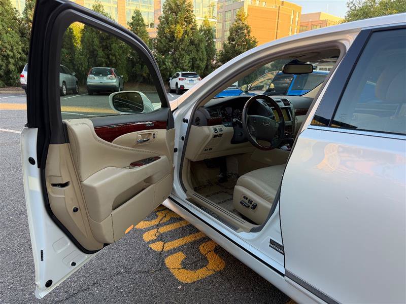 Used 2007 Lexus LS 460 RWD image 26