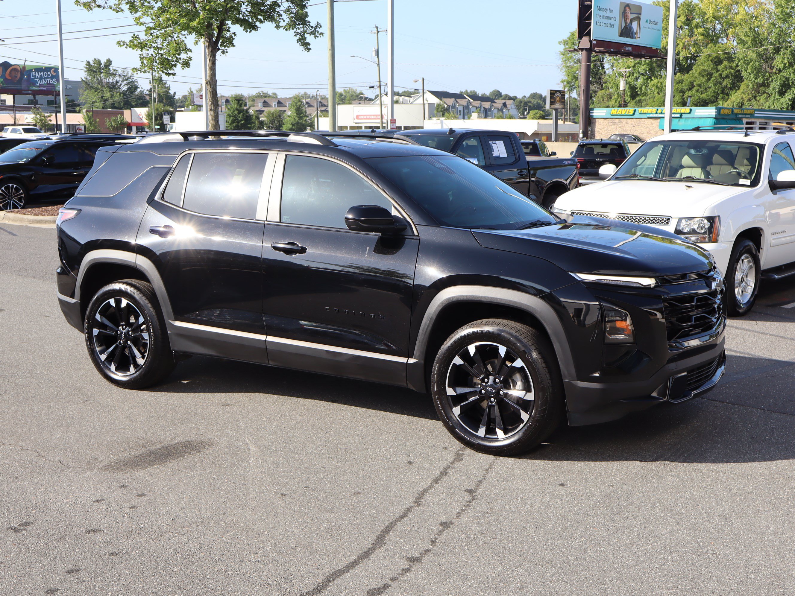 Used 2025 Chevrolet Equinox RS w/ Convenience Package III FWD image 2