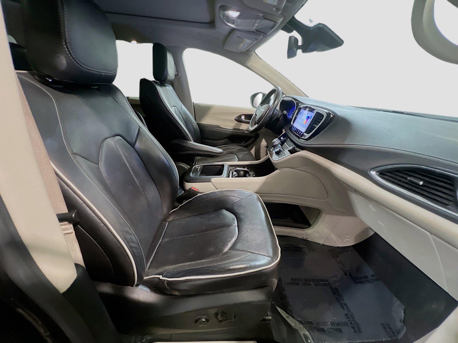 Used 2022 Chrysler Pacifica Limited FWD image 23