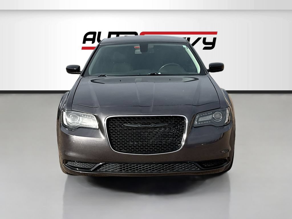 Used 2022 Chrysler 300 Touring w/ Sport Appearance Package RWD image 2