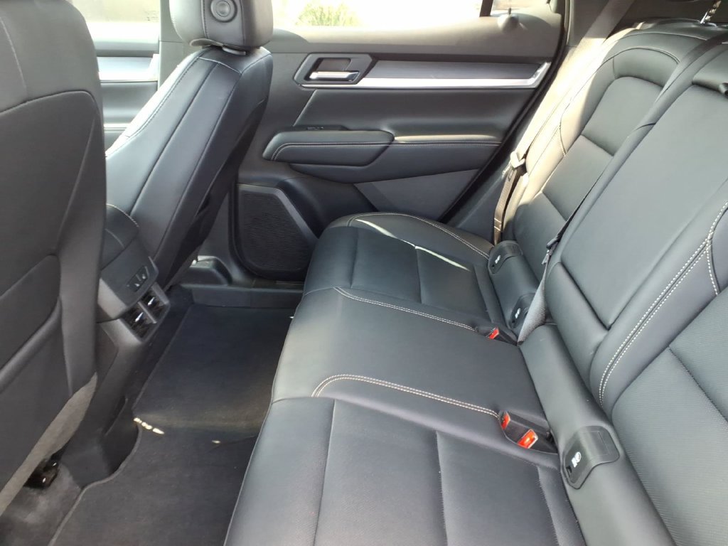 Used 2025 GMC Terrain Elevation w/ Elevation Premium Package AWD/4WD image 9