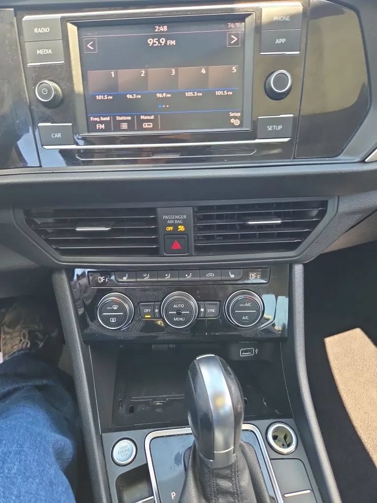 Used 2019 Volkswagen Jetta SE FWD image 12