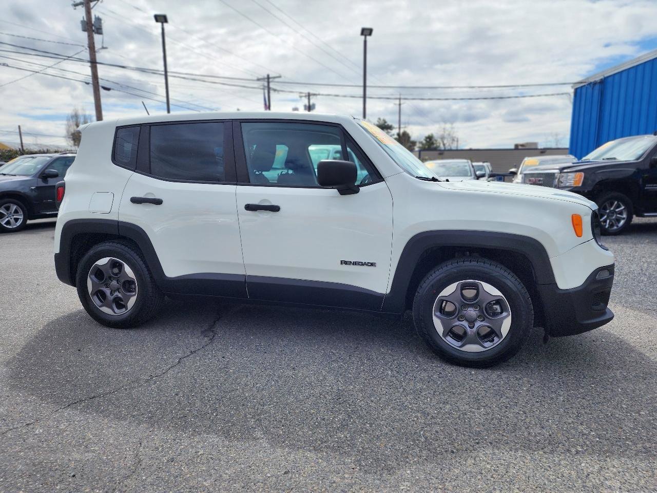 Used 2015 Jeep Renegade Sport w/ Power & Air Group FWD image 4