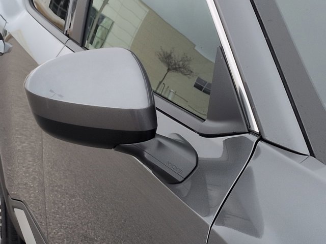 Used 2025 Nissan Kicks SV FWD image 8