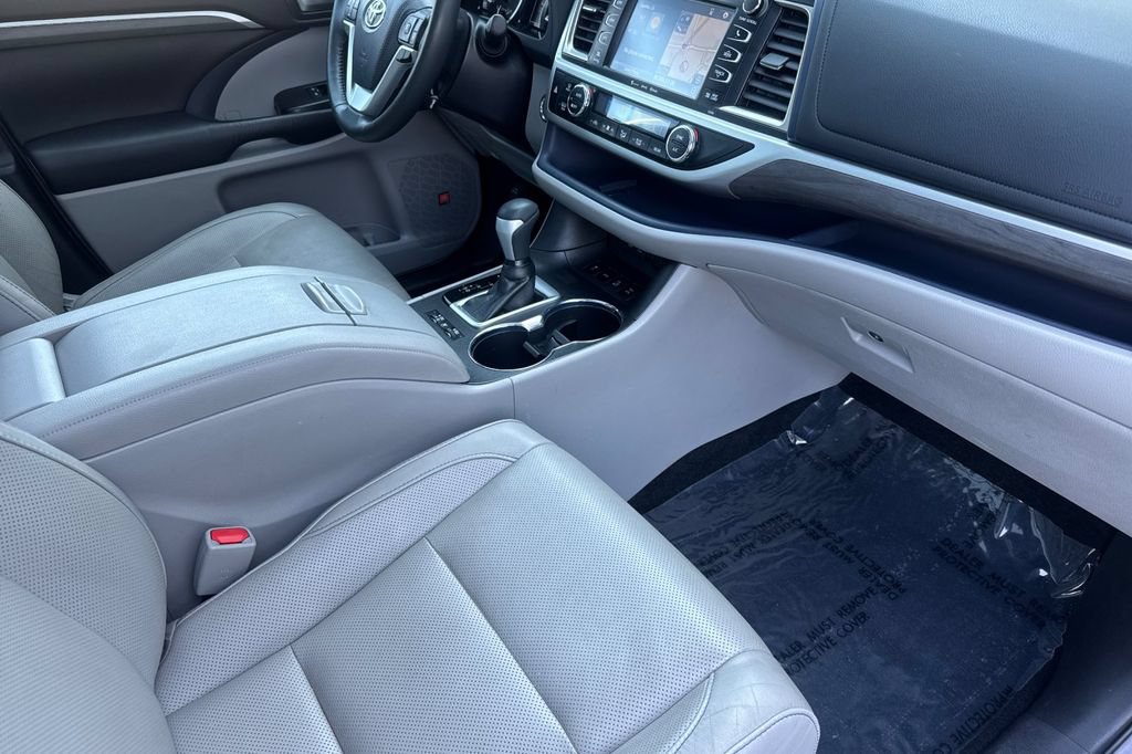 Used 2019 Toyota Highlander Limited Platinum AWD/4WD image 15