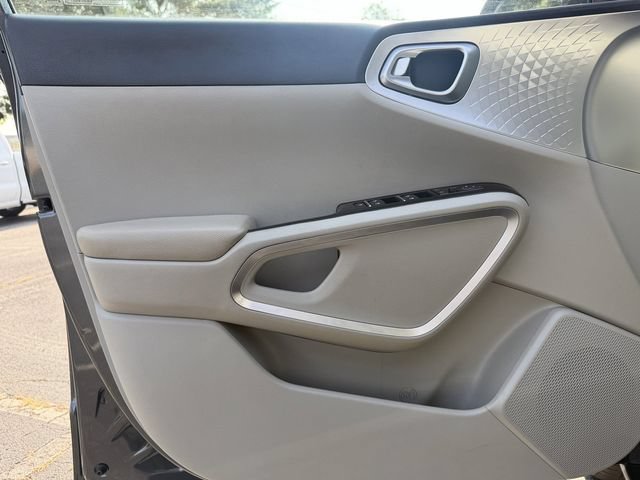 Certified 2023 Kia Soul LX w/ LX Technology Package FWD image 11