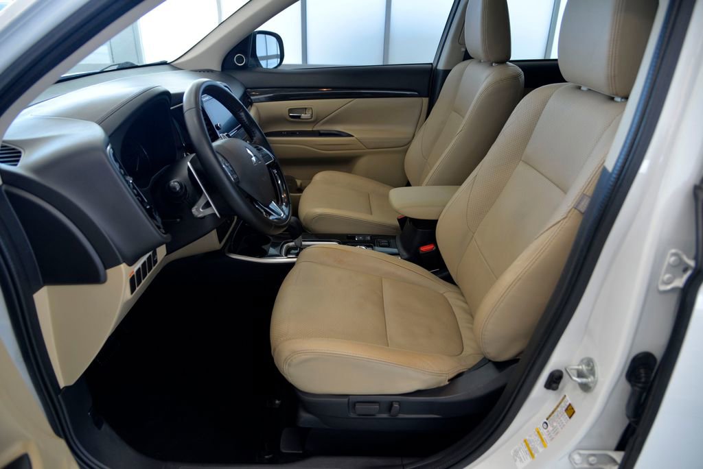 Used 2017 Mitsubishi Outlander GT AWD/4WD image 16