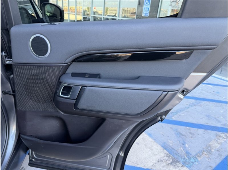Used 2019 Land Rover Discovery SE AWD/4WD image 27