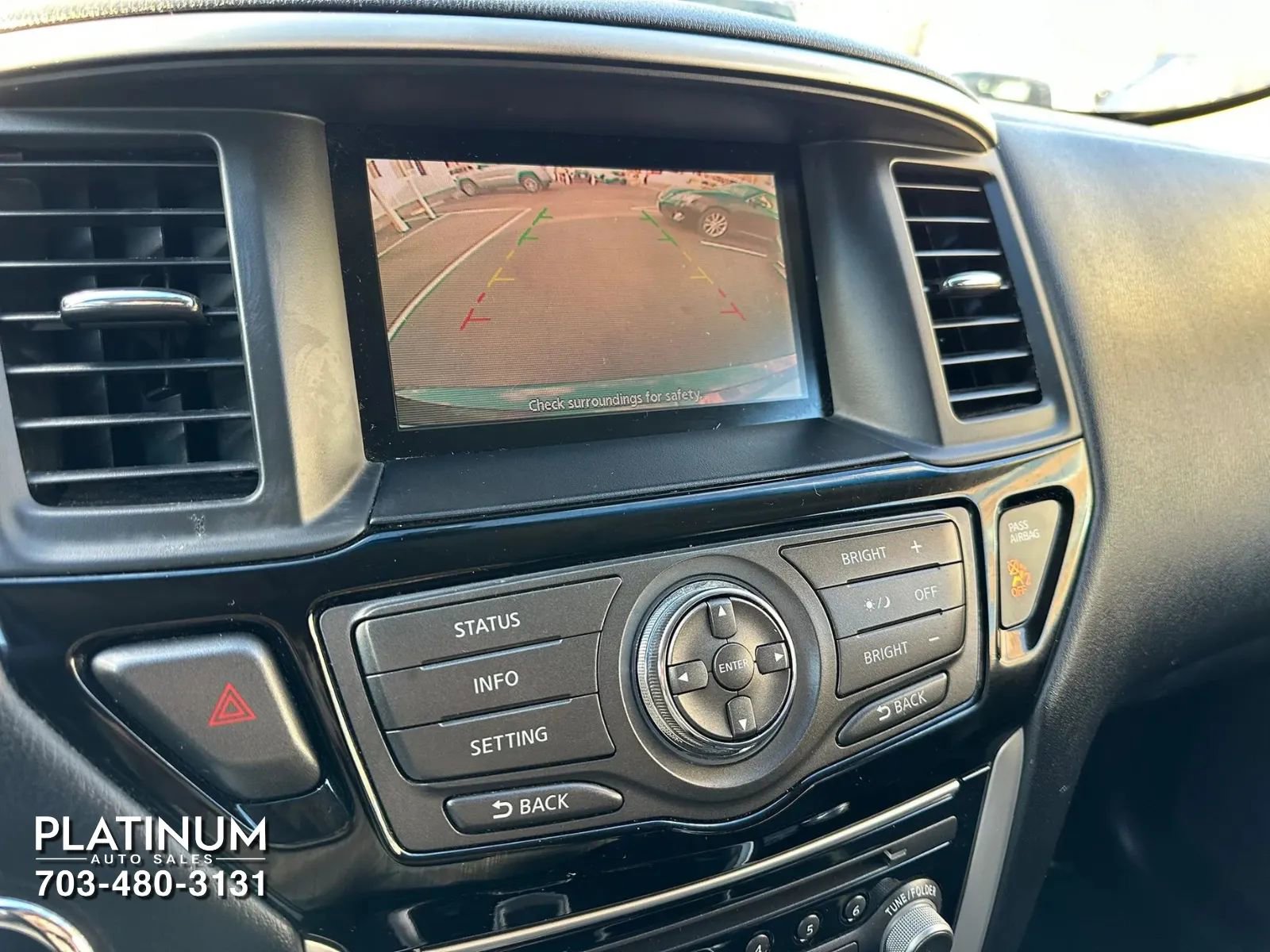 Used 2015 Nissan Pathfinder SV FWD image 9