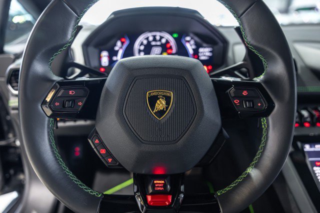 Used 2021 Lamborghini Huracan EVO RWD image 38