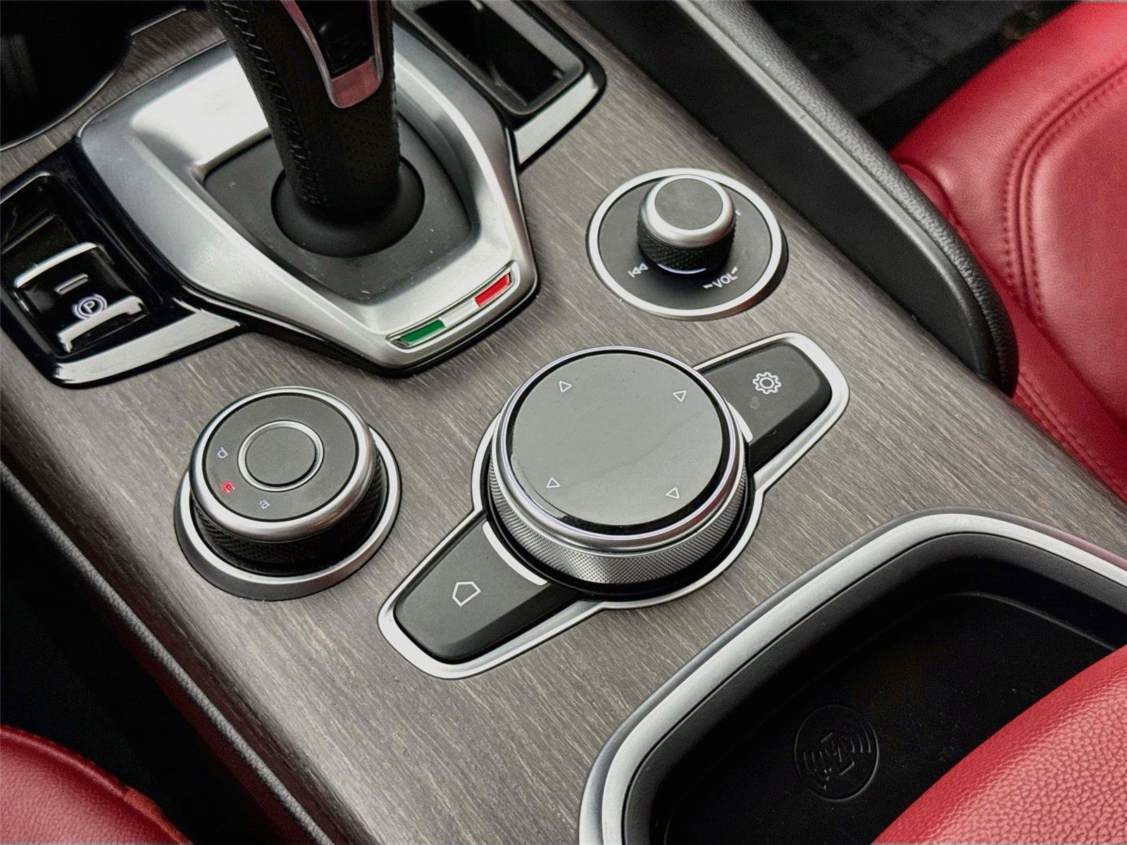 Used 2021 Alfa Romeo Giulia Ti w/ Nero Edizione AWD/4WD image 23
