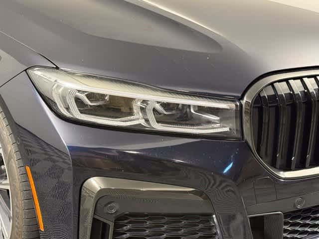Used 2022 BMW 740i w/ M Sport Package RWD image 12