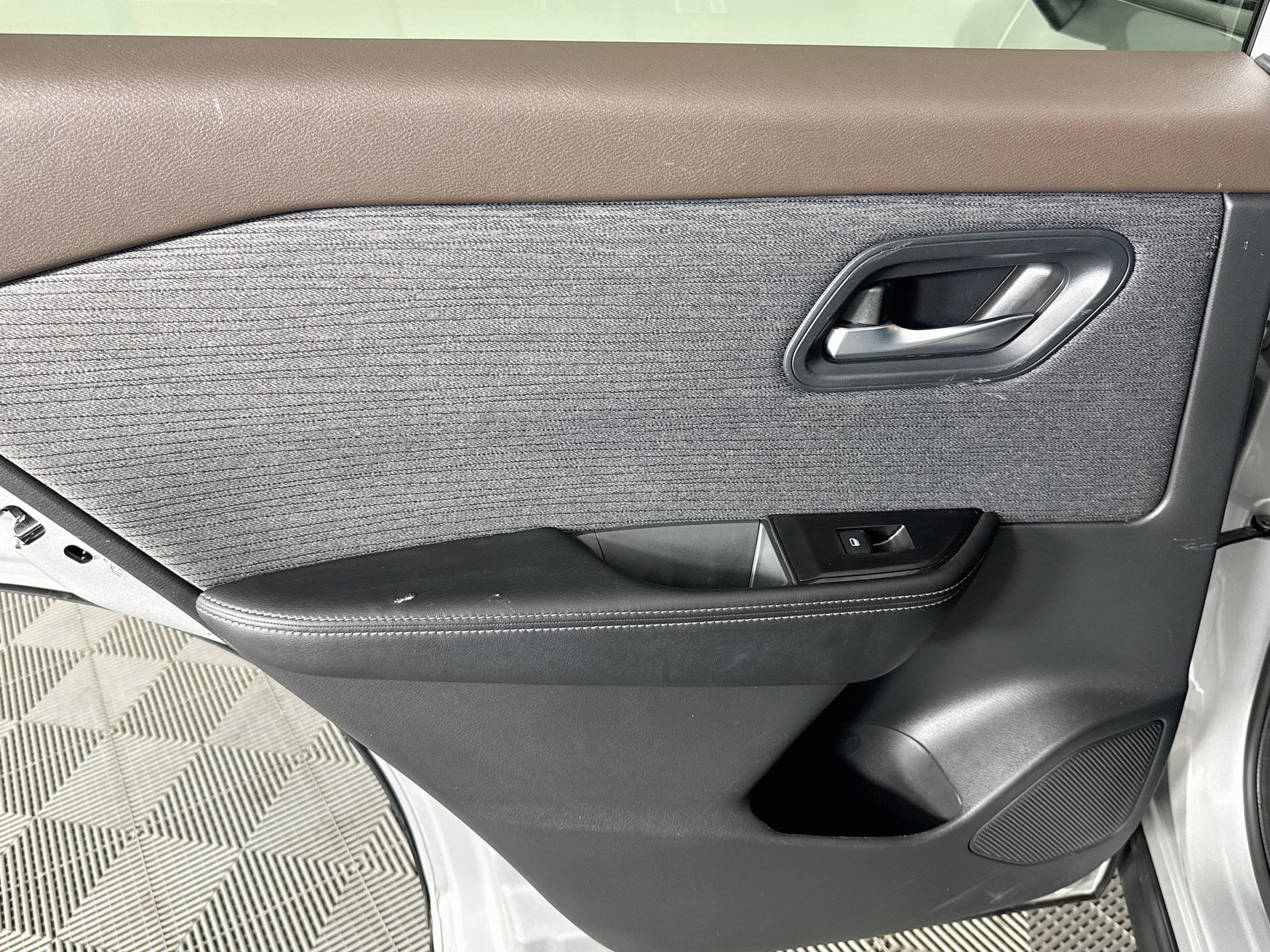 Used 2023 Nissan Rogue SV FWD image 24