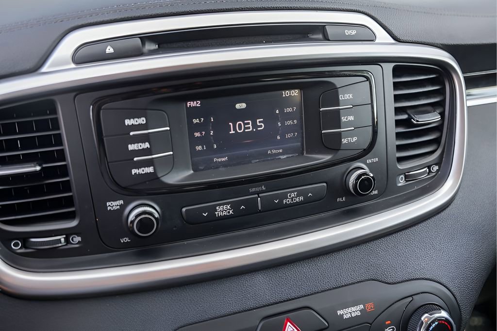 Used 2017 Kia Sorento AWD image 19
