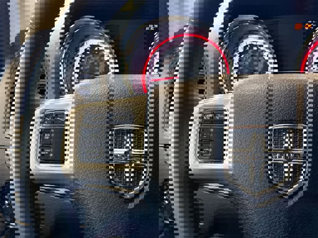 Used 2015 Dodge Grand Caravan SXT w/ UConnect Hands-Free Group image 25