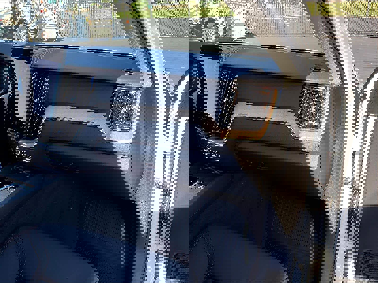 New 2026 Volvo XC60 T8 Plus w/ Climate Package AWD/4WD image 28