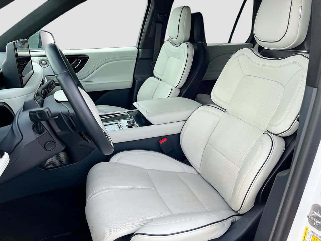 Used 2025 Lincoln Aviator Black Label AWD/4WD image 22