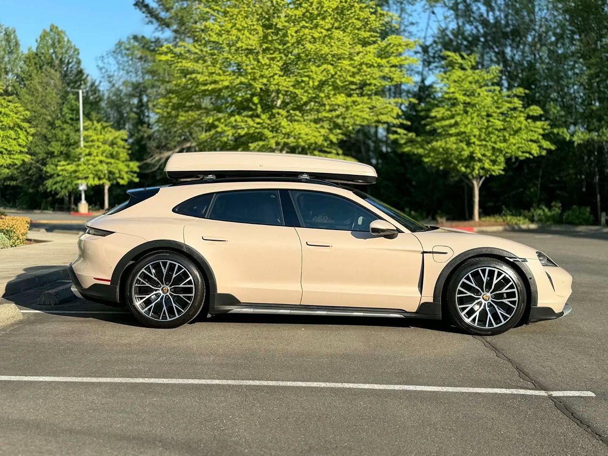 Used 2021 Porsche Taycan 4 Cross Turismo AWD/4WD image 4