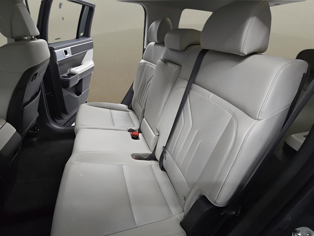 Certified 2025 Hyundai Santa Fe SEL image 15