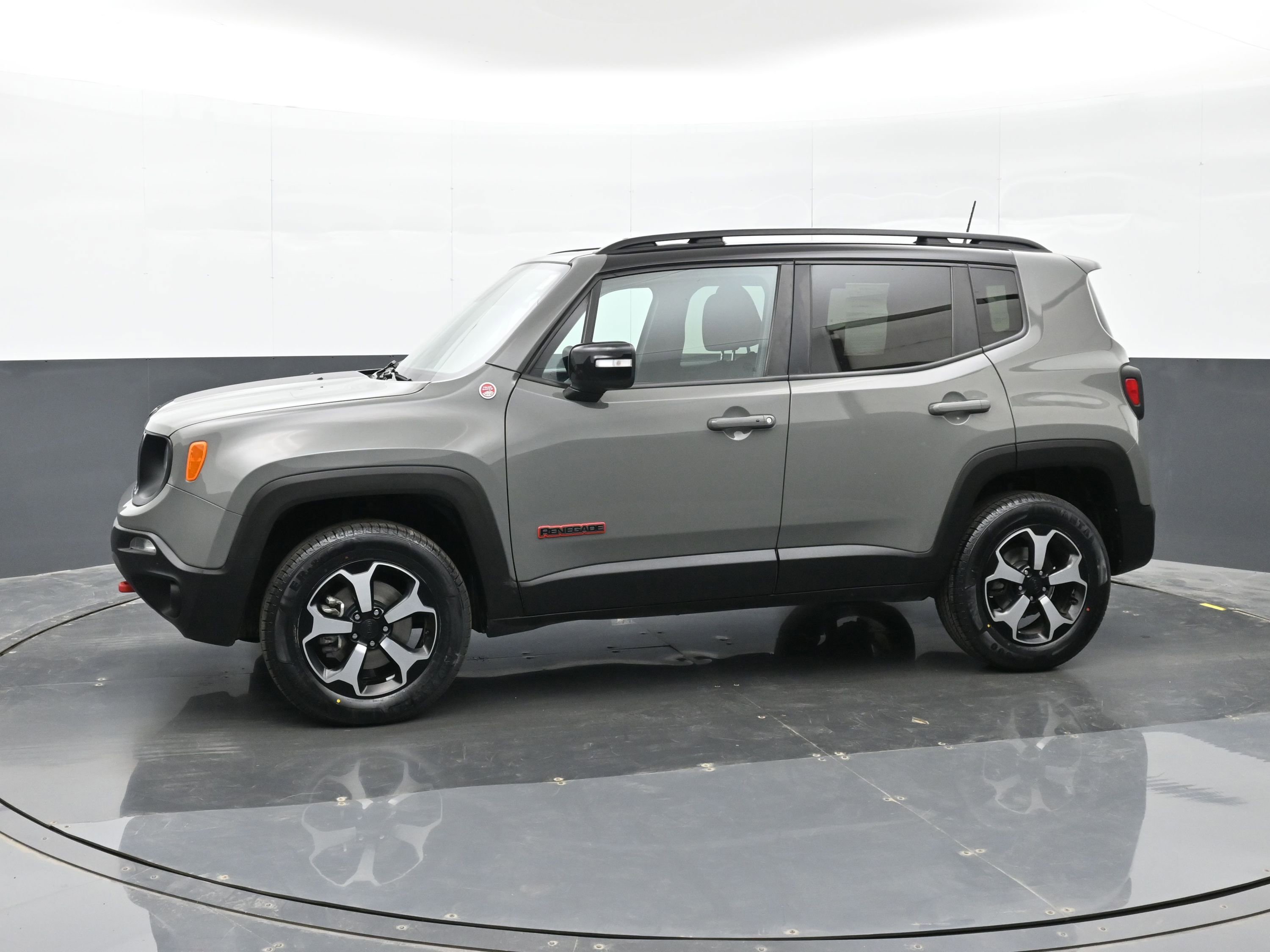 Used 2022 Jeep Renegade Trailhawk w/ Sun/Sound Group AWD/4WD image 5