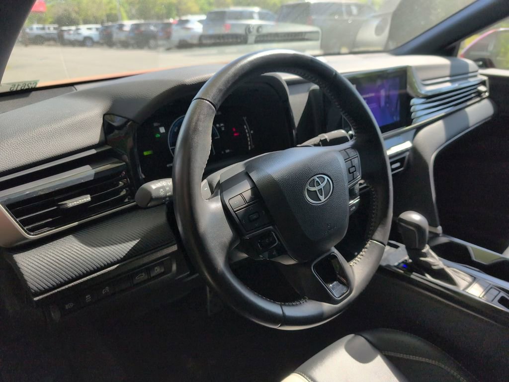 Used 2025 Toyota Camry SE image 33