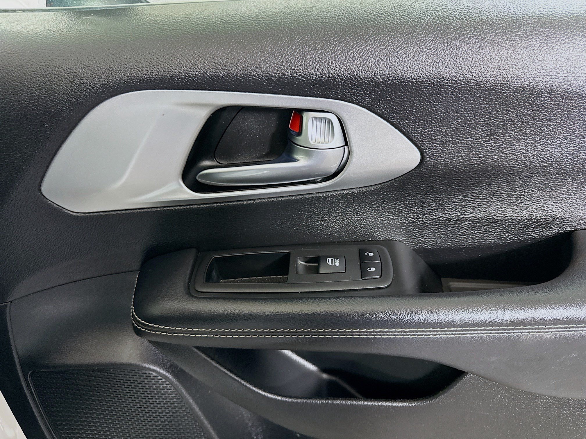 Used 2023 Chrysler Pacifica Touring FWD image 31