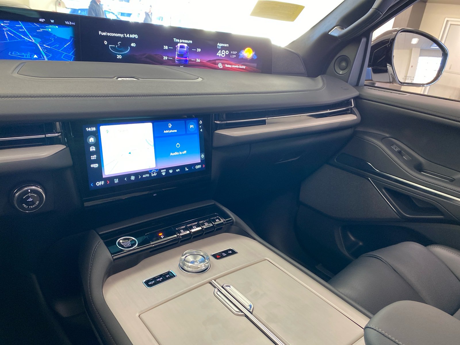 New 2025 Lincoln Navigator Reserve w/ Jet Appearance Package AWD/4WD image 17