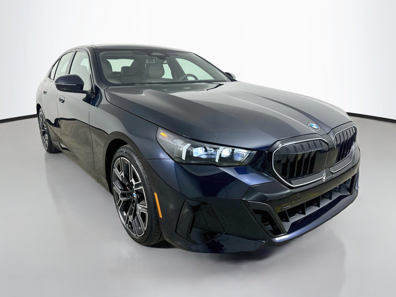 New 2027 BMW 530i xDrive w/ M Sport Package AWD/4WD image 3