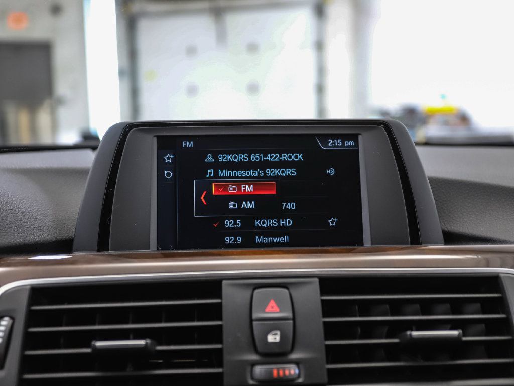 Used 2018 BMW 320i xDrive Sedan AWD/4WD image 16