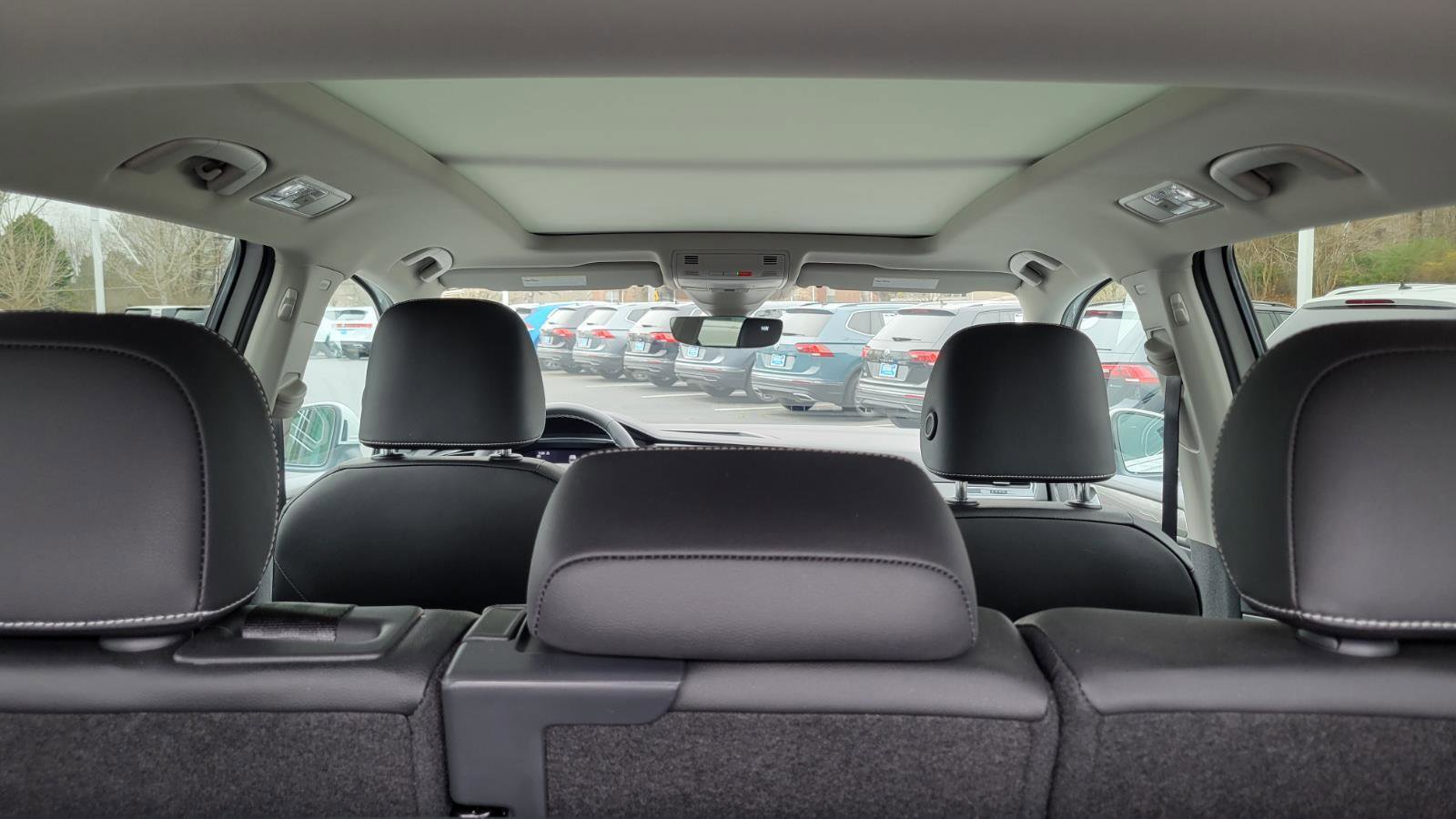 Certified 2023 Volkswagen Tiguan SE w/ Panoramic Sunroof Package image 48