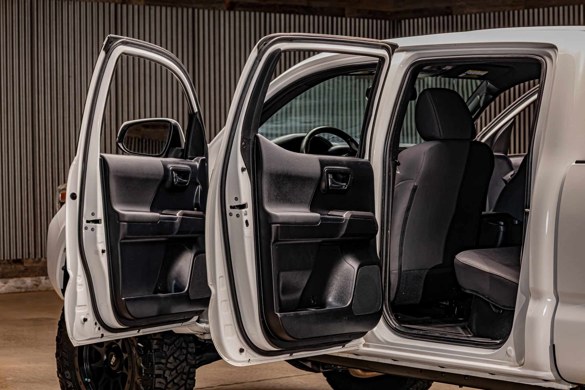 Used 2019 Toyota Tacoma TRD Sport AWD/4WD image 28