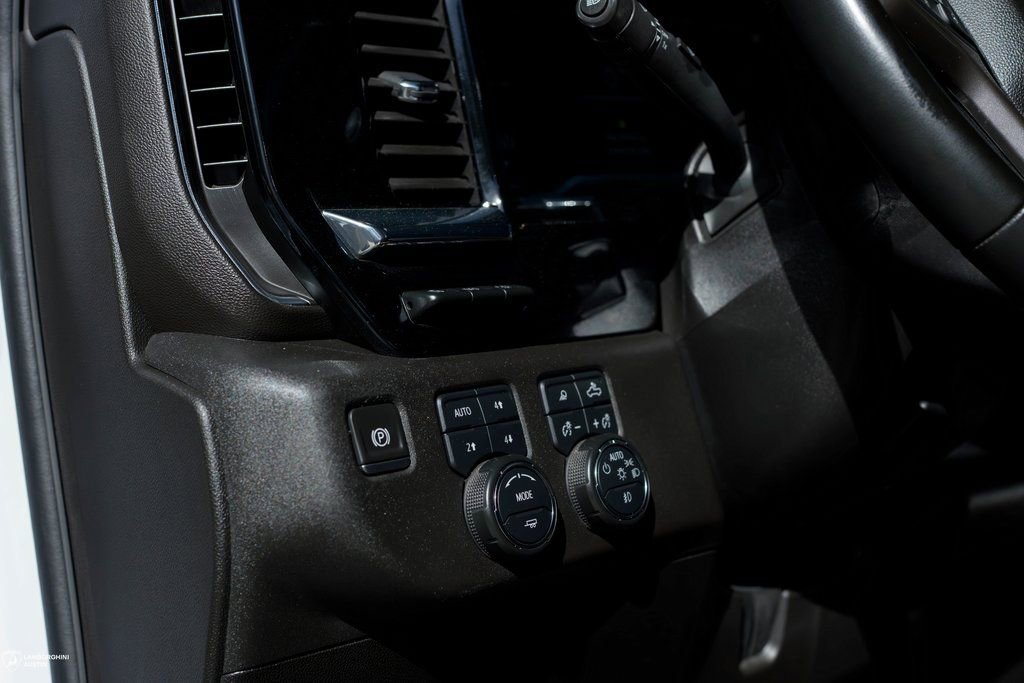 Used 2024 Chevrolet Silverado 3500 High Country w/ High Country Premium Package AWD/4WD image 10