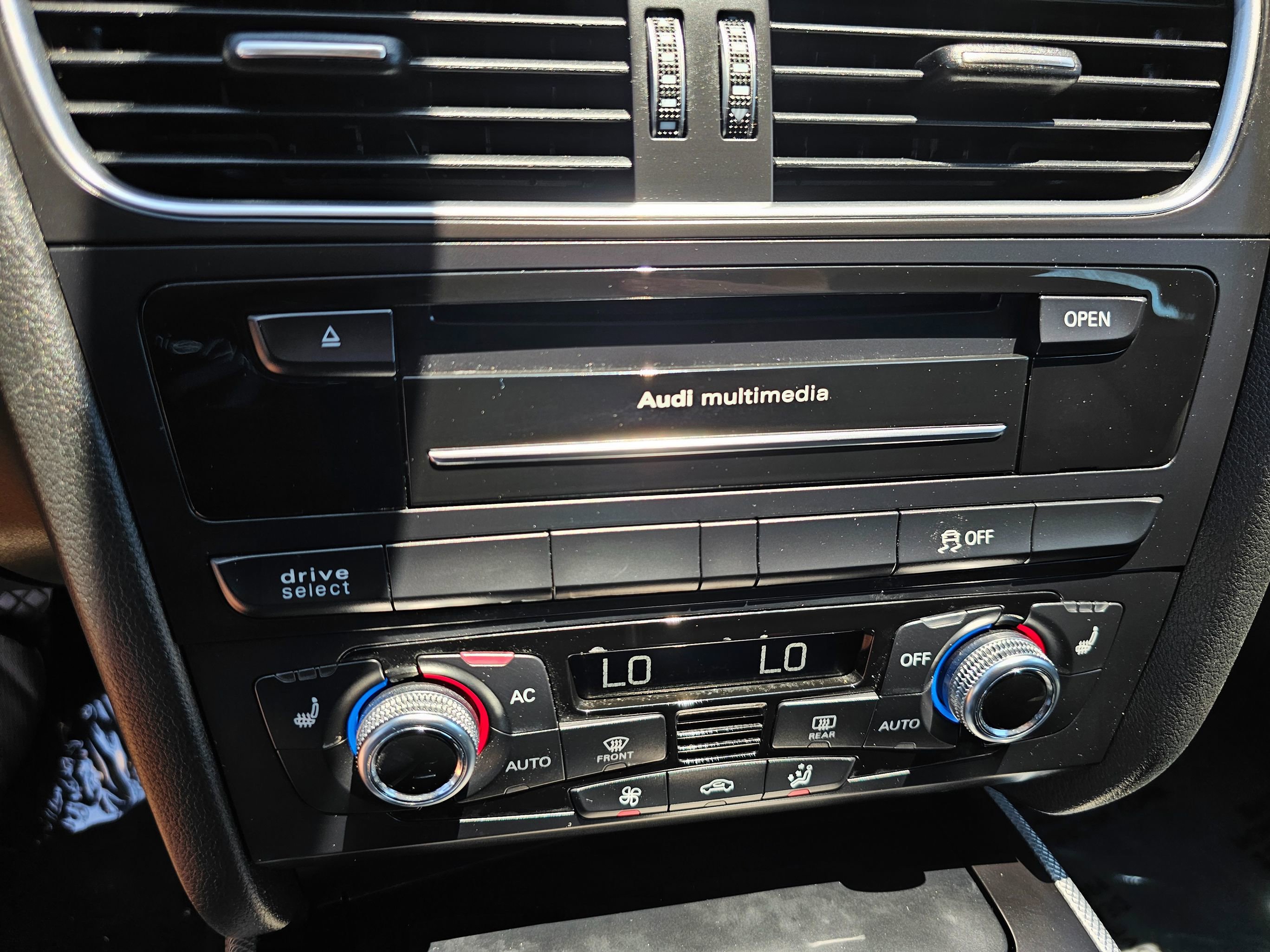 Used 2014 Audi A4 2.0T Premium Plus w/ Premium Plus Package FWD image 31