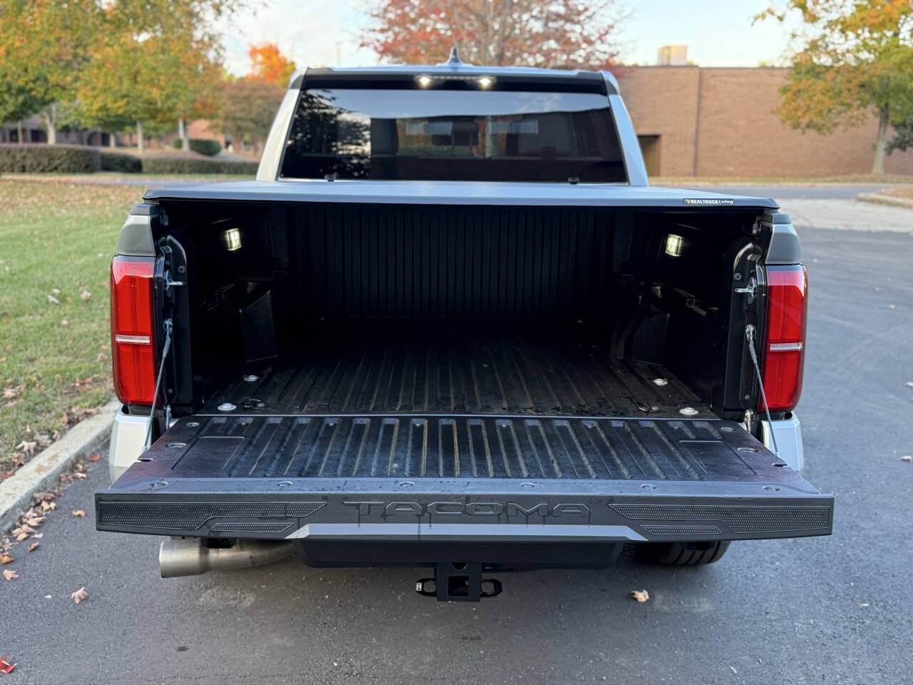 Used 2025 Toyota Tacoma SR5 AWD/4WD image 20