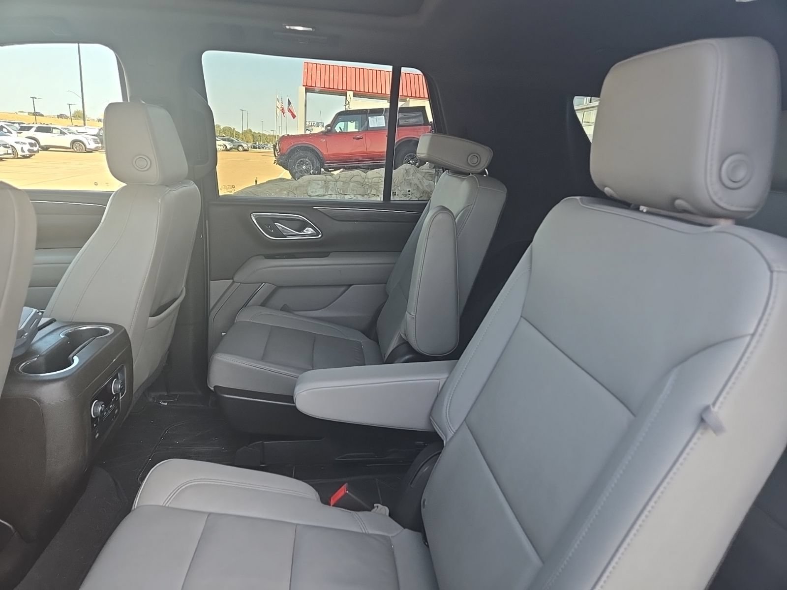 Used 2023 Chevrolet Tahoe Z71 w/ Luxury Package AWD/4WD image 16