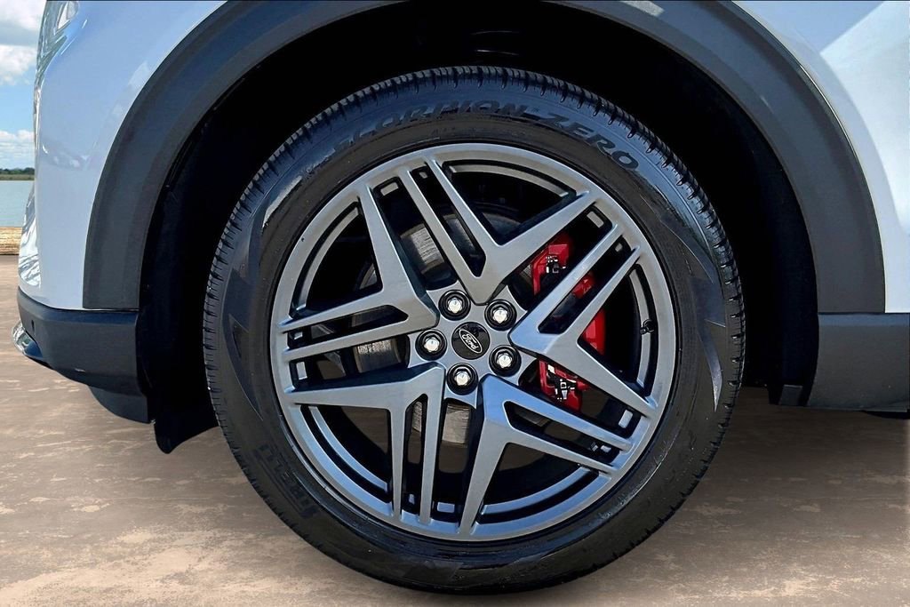Used 2025 Ford Explorer ST-Line w/ Premium Package image 36