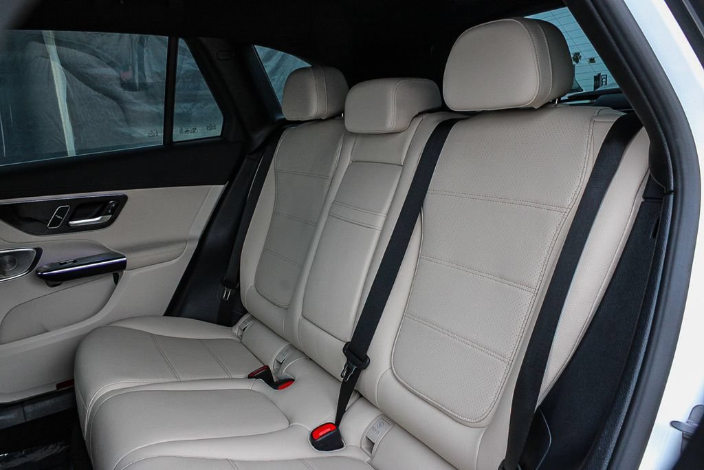 Used 2025 Mercedes-Benz GLC 300 4MATIC image 19