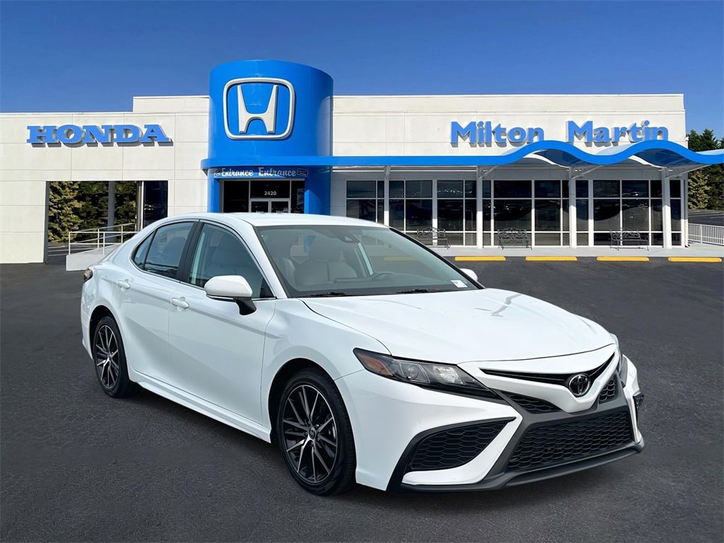 Used 2024 Toyota Camry SE