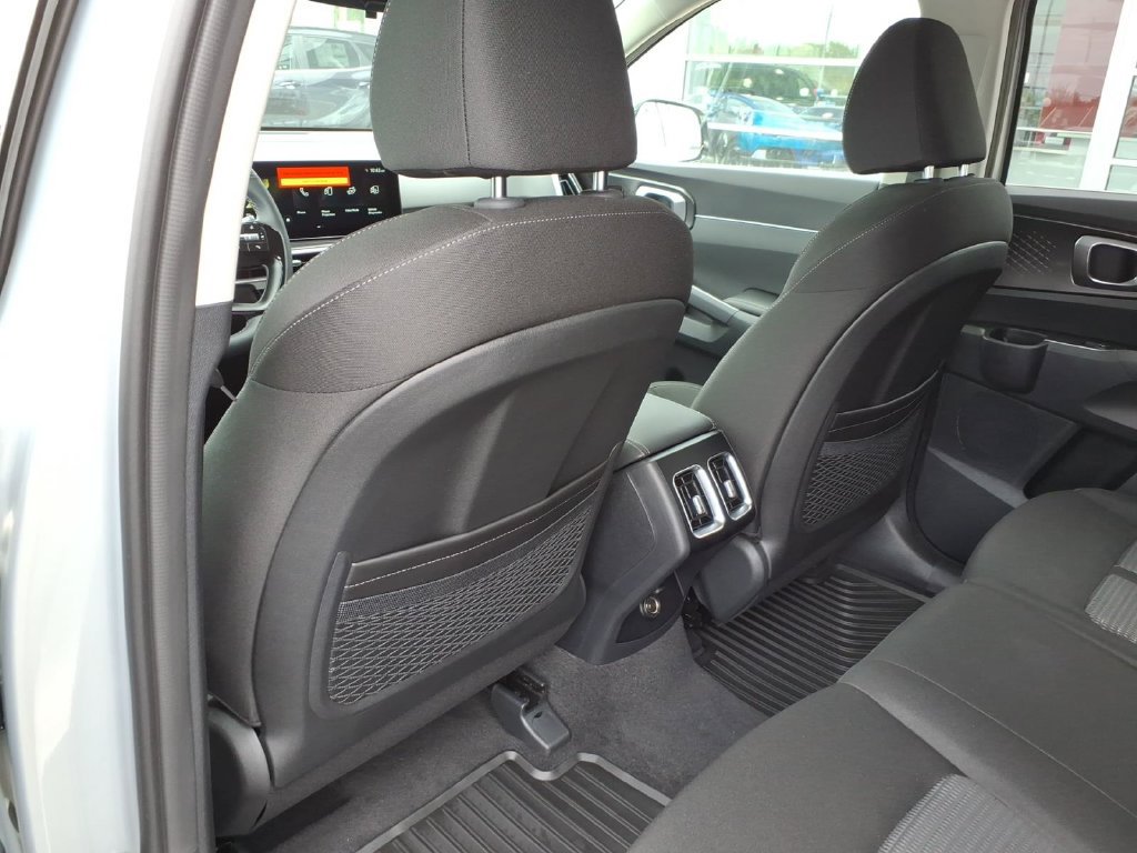 New 2026 Kia Sorento LX FWD image 10