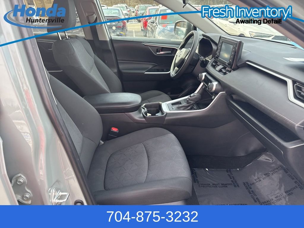 Used 2020 Toyota RAV4 XLE image 15