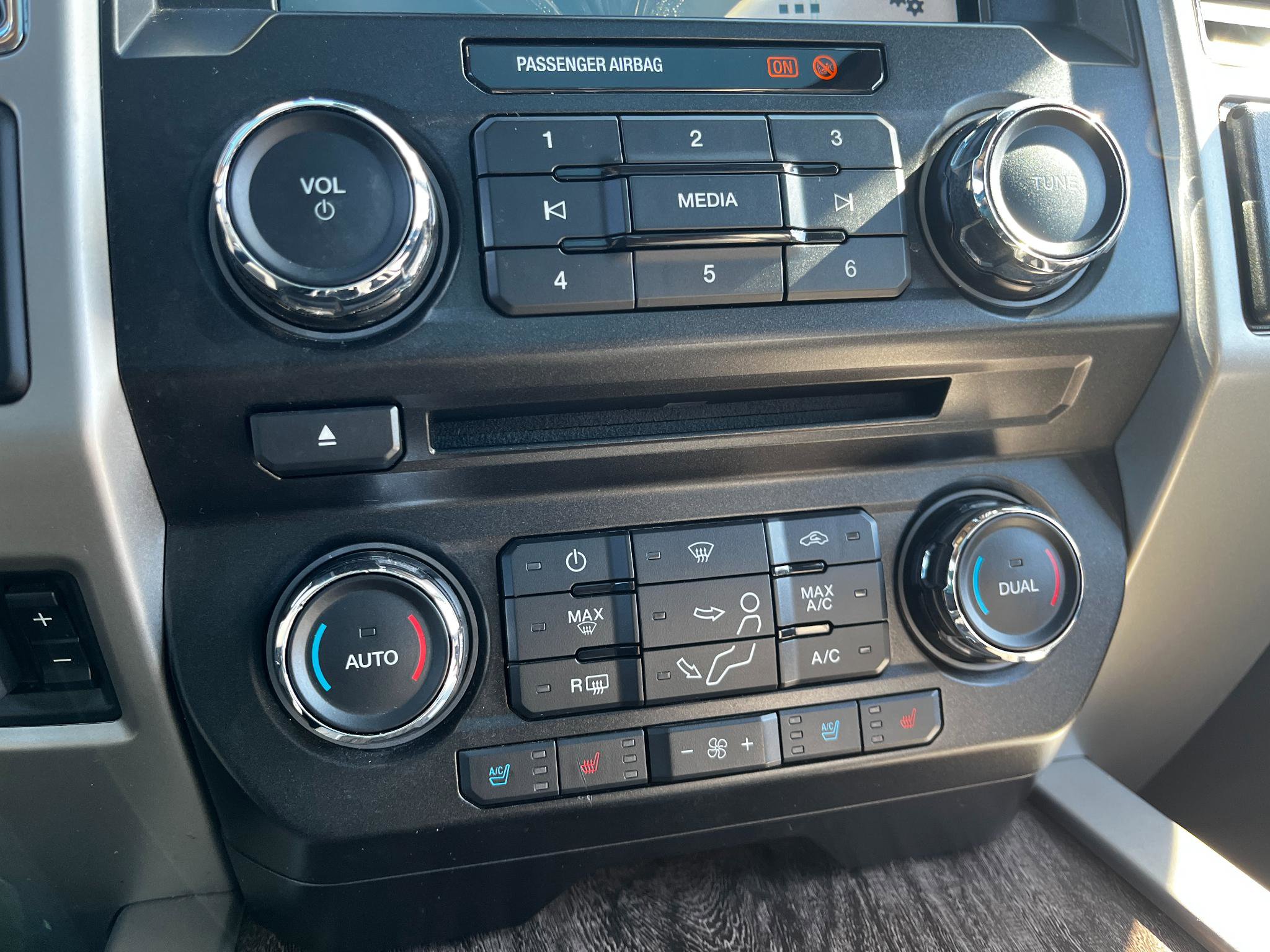 Used 2017 Ford F250 Lariat w/ Lariat Ultimate Package image 37