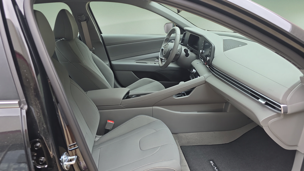 New 2026 Hyundai Elantra SEL Sport Premium w/ Cargo Package FWD image 7