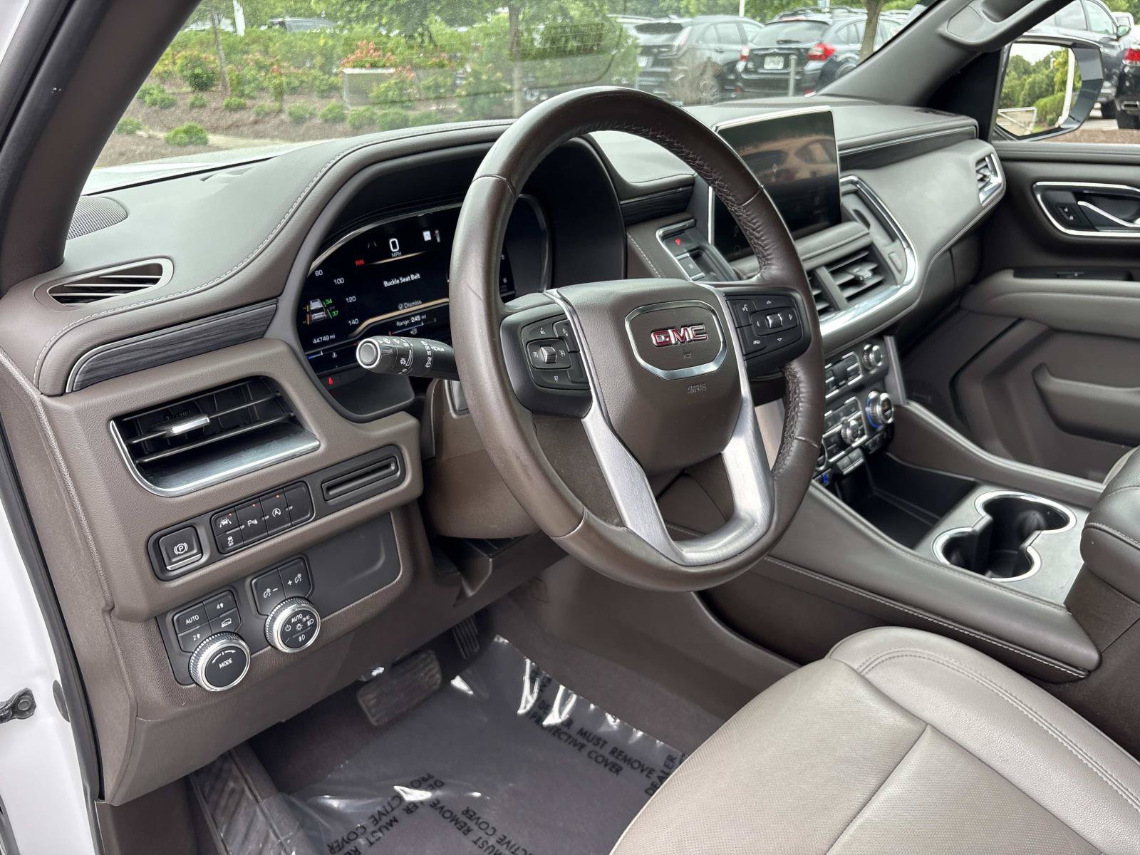 Used 2023 GMC Yukon XL SLT AWD/4WD image 17