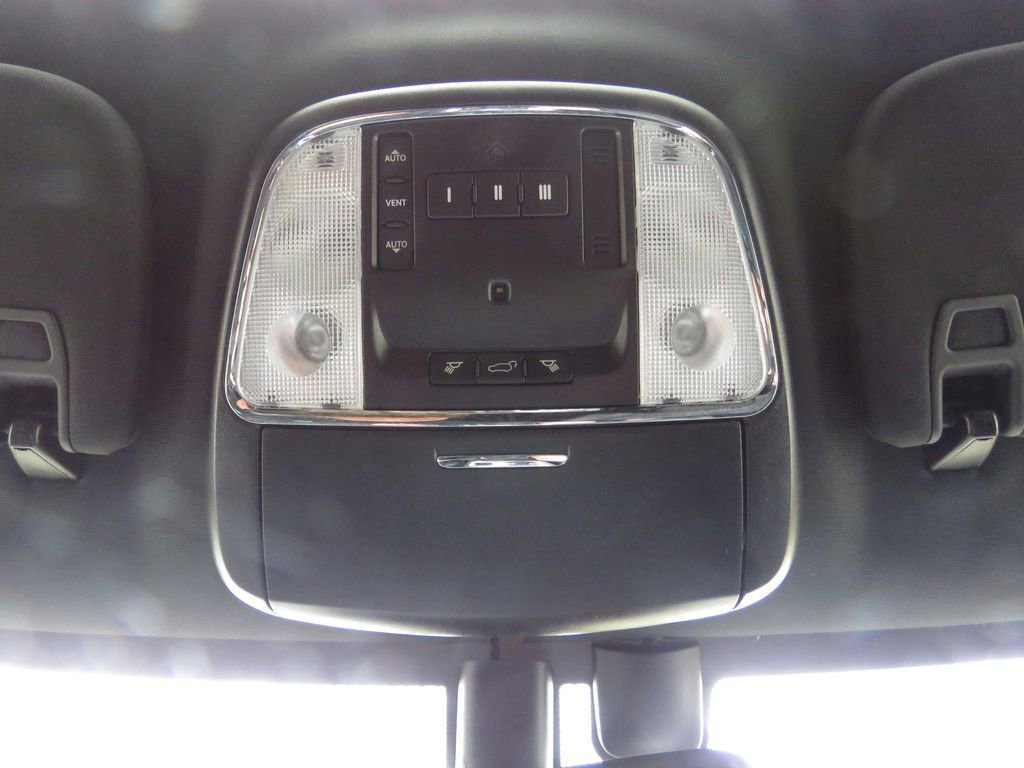 Used 2019 Jeep Grand Cherokee Limited AWD/4WD image 28