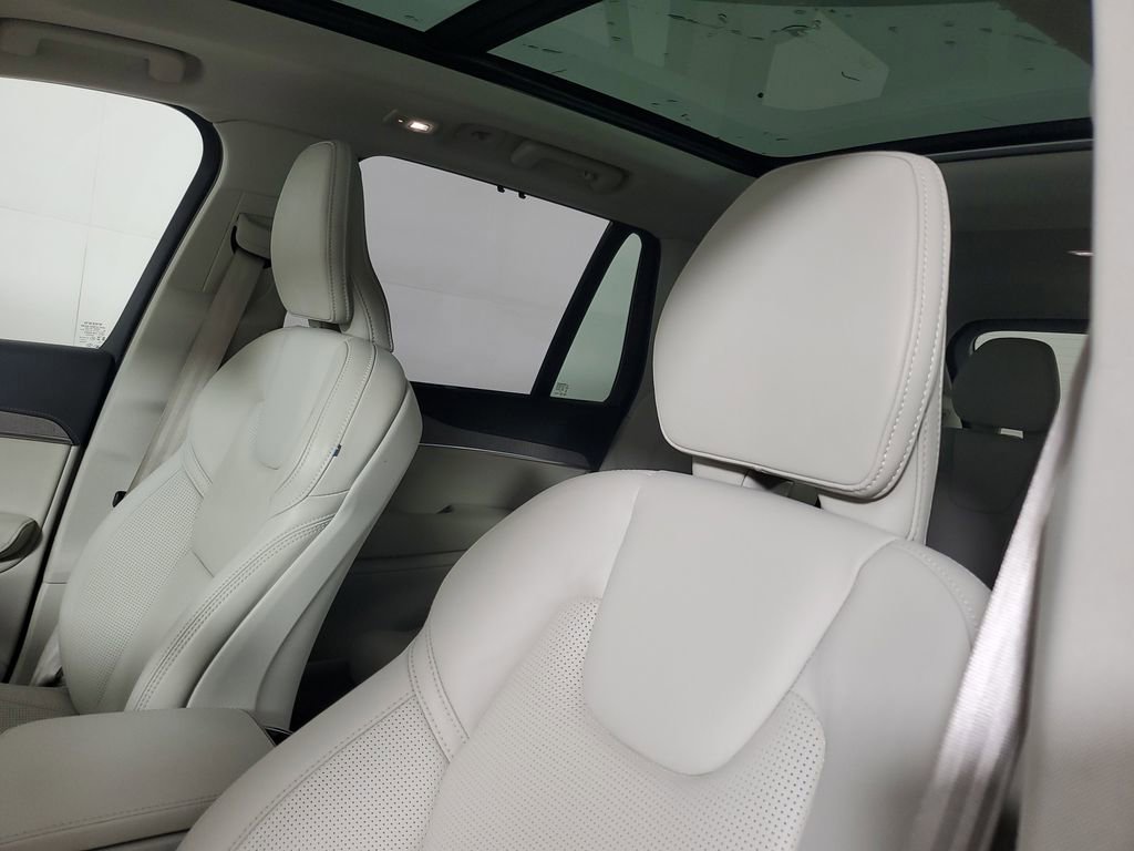 Certified 2024 Volvo XC90 B6 Ultimate w/ Protection Package Premier image 26