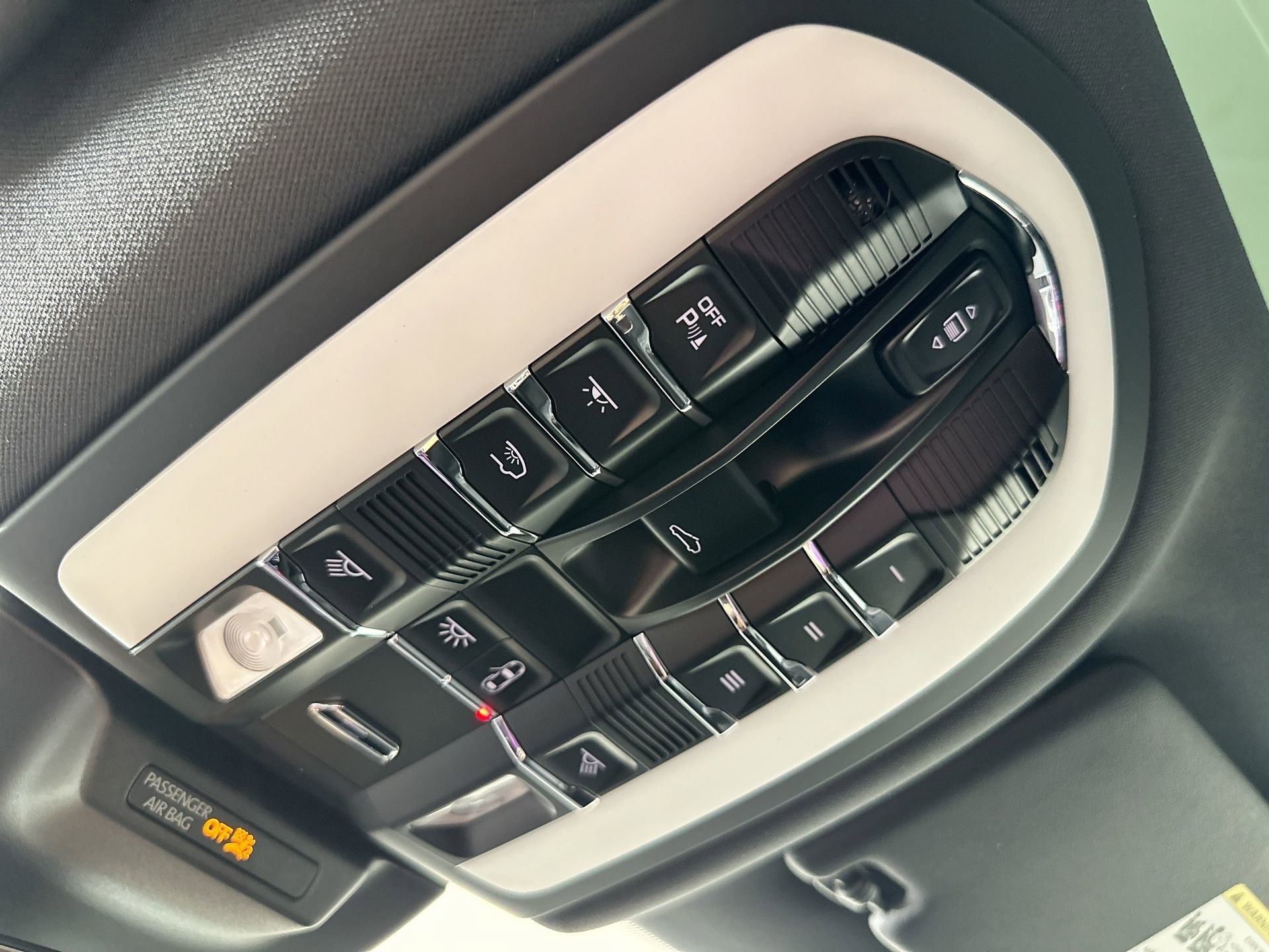 Certified 2025 Porsche Macan image 25